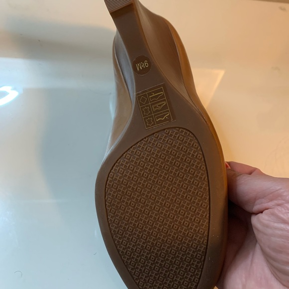 COPY - Tory Burch Wedges Never worn - Picture 3 of 3